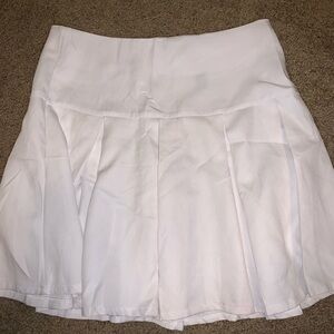 Cute white skirt, zipper on back
